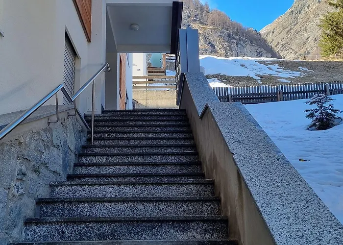 豪斯阿尔米娜 - 爱德华公寓酒店 *